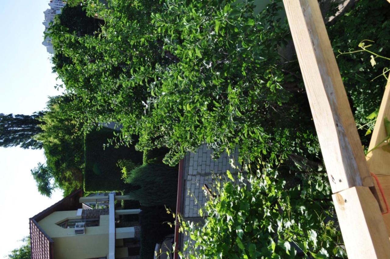 Dacha V Arkadii Hotel Odesa Exterior foto